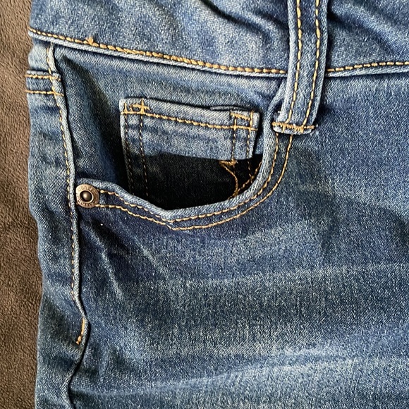 Wonder Nation Embroidered floral bottom girls size 8. Never worn. Soft material - Picture 3 of 8